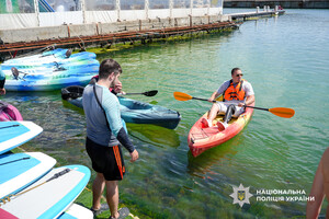 Море как терапия: в Одессе раненые защитники овладели водными видами спорта фото 12