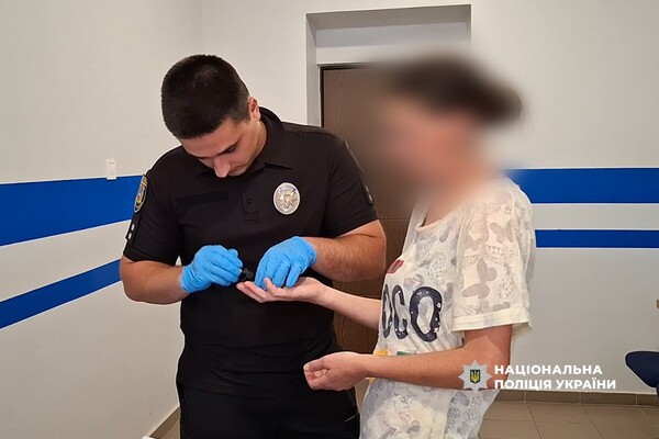 Била руками и топором: в Одесской области пьяная мать пытала пятилетнего сына фото 2