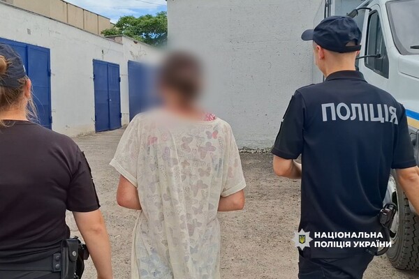 Била руками и топором: в Одесской области пьяная мать пытала пятилетнего сына фото 5