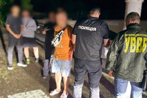 Майже півтори сотні чоловік під виглядом моряків утекли за кордон: на Одещині викрили схему переправлення фото 5