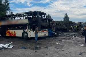 РФ обстріляла автотранспортне підприємство в Одесі: постраждали люди (оновлено) фото 6