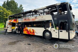 РФ обстріляла автотранспортне підприємство в Одесі: постраждали люди (оновлено) фото 11