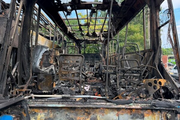 РФ обстріляла автотранспортне підприємство в Одесі: постраждали люди (оновлено) фото 12