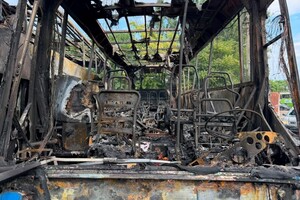 РФ обстріляла автотранспортне підприємство в Одесі: постраждали люди (оновлено) фото 12