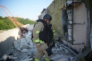 Утром РФ атаковала многоэтажку в Одессе и АЗС в области: есть жертвы и пострадавшие фото 3