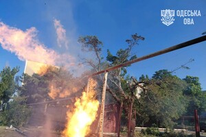Утром РФ атаковала многоэтажку в Одессе и АЗС в области: есть жертвы и пострадавшие фото 5