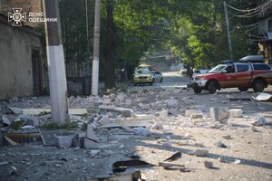 Утром РФ атаковала многоэтажку в Одессе и АЗС в области: есть жертвы и пострадавшие фото 9