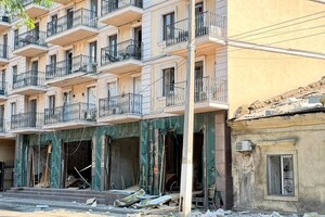 Утром РФ атаковала многоэтажку в Одессе и АЗС в области: есть жертвы и пострадавшие фото 10