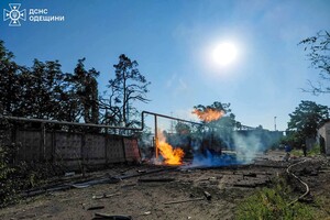 Утром РФ атаковала многоэтажку в Одессе и АЗС в области: есть жертвы и пострадавшие фото 12