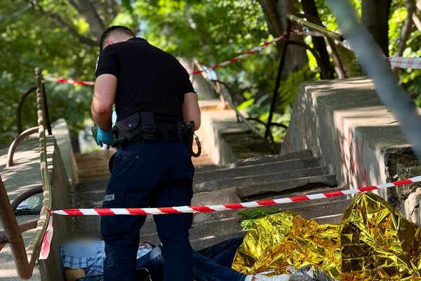 Утром РФ атаковала многоэтажку в Одессе и АЗС в области: есть жертвы и пострадавшие фото 16