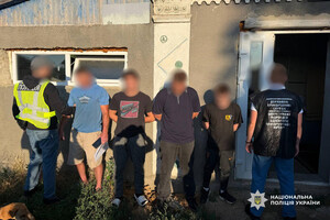 Кілограми наркотиків, тисячі кущів маку та конопель: підсумки спецоперації "Джентельмени" на Одещині фото 5