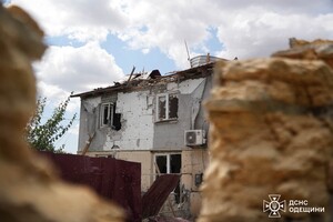 РФ ударила по пригороду Одессы двумя ракетами: погибла женщина, есть пострадавший (обновлено) фото 5