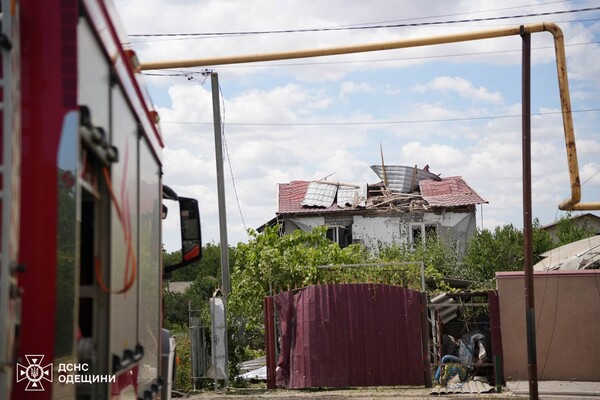 РФ ударила по пригороду Одессы двумя ракетами: погибла женщина, есть пострадавший (обновлено) фото 11