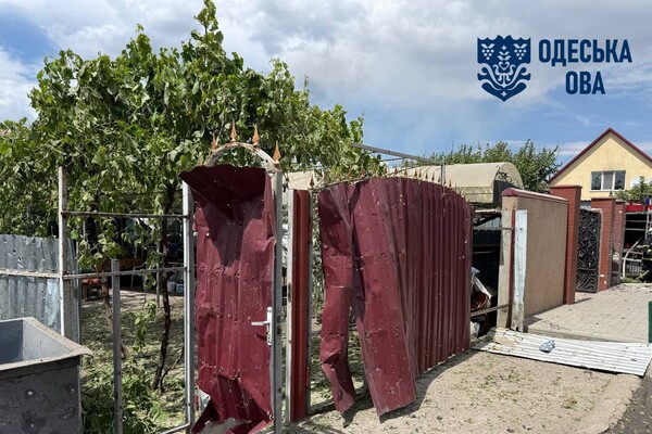 РФ ударила по пригороду Одессы двумя ракетами: погибла женщина, есть пострадавший (обновлено) фото 18