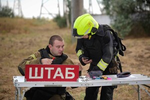 РФ обстреляла промышленный объект в Одесской области: горел резервуар с маслом фото 5