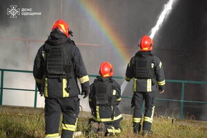 РФ обстреляла промышленный объект в Одесской области: горел резервуар с маслом фото 9