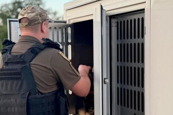 Удар по парку розваг і будинках на Одещині: загинув підліток, під завалами можуть перебувати люди фото 8