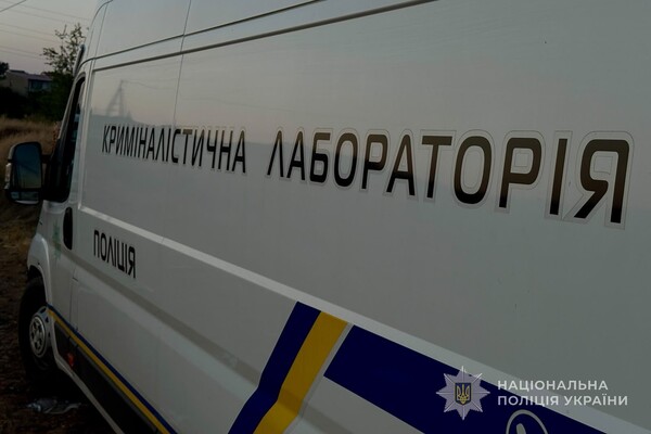 Удар по парку розваг і будинках на Одещині: загинув підліток, під завалами можуть перебувати люди фото 9