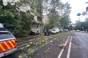 РФ завдала ракетного-дронового удару по середмістю Одеси: серед постраждалих підліток фото 2