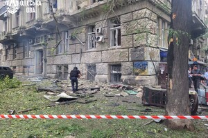РФ завдала ракетного-дронового удару по середмістю Одеси: серед постраждалих підліток фото 3