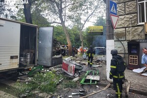 РФ завдала ракетного-дронового удару по середмістю Одеси: серед постраждалих підліток фото 5