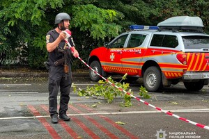 РФ завдала ракетного-дронового удару по середмістю Одеси: серед постраждалих підліток фото 7