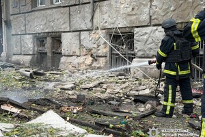 РФ завдала ракетного-дронового удару по середмістю Одеси: серед постраждалих підліток фото 9