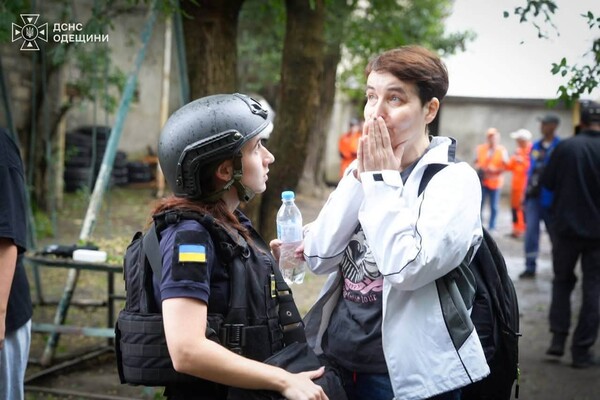 РФ атаковала Одессу "Бандеролями": погиб мужчина, есть пострадавшие (обновлено) фото 5