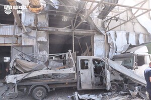 РФ обстріляла меблевий магазин в Одесі: постраждали люди фото