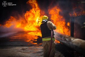 РФ нанесла ракетный удар по Одессе: город окутало дымом фото 2
