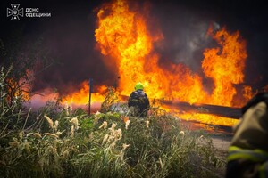 РФ нанесла ракетный удар по Одессе: город окутало дымом фото 8
