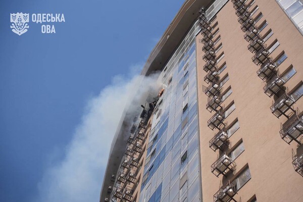 РФ завдала удару по багатоповерхівці в Одесі: постраждали люди (оновлено) фото 4