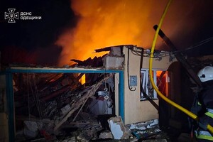 Ночью РФ обстреляла частный дом в Одесской области: пострадали люди фото 1