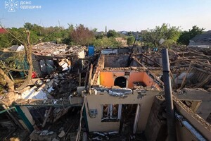 Ночью РФ обстреляла частный дом в Одесской области: пострадали люди фото 6