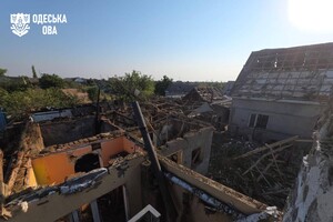 Ночью РФ обстреляла частный дом в Одесской области: пострадали люди фото 10