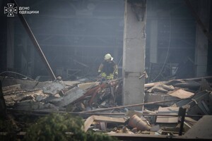 РФ обстреляла объект транспортной инфраструктуры в Одесской области: пострадавших по меньшей мере десять (обновлено) фото