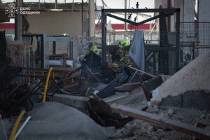 РФ обстреляла объект транспортной инфраструктуры в Одесской области: пострадавших по меньшей мере десять (обновлено) фото 3