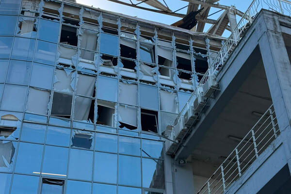 РФ нанесла удар по стадиону "Черноморец" в Одессе: получила осколочные ранения девушка (обновлено) фото 19