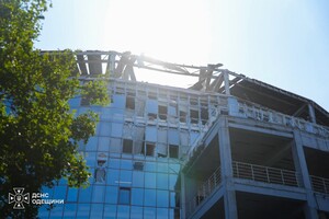 РФ нанесла удар по стадиону "Черноморец" в Одессе: получила осколочные ранения девушка (обновлено) фото 21
