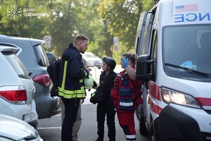 РФ нанесла удар по стадиону "Черноморец" в Одессе: получила осколочные ранения девушка (обновлено) фото 24