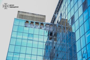 РФ нанесла удар по стадиону "Черноморец" в Одессе: получила осколочные ранения девушка (обновлено) фото 27