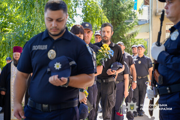 В Одесской области открыли мемориальную доску в честь погибшего правоохранителя Сергея Маглы фото 5