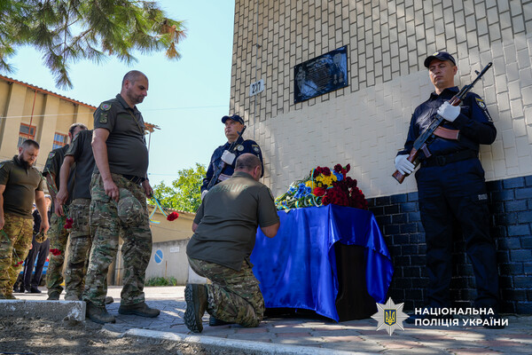 В Одесской области открыли мемориальную доску в честь погибшего правоохранителя Сергея Маглы фото 13