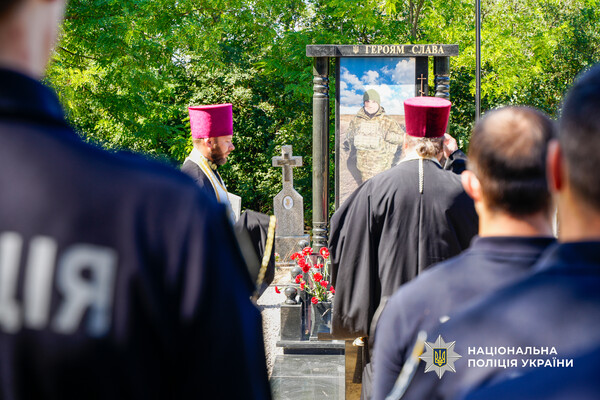 В Одесской области открыли мемориальную доску в честь погибшего правоохранителя Сергея Маглы фото 14
