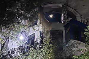 РФ обстреляла многоэтажку в Одессе: горела квартира фото 10