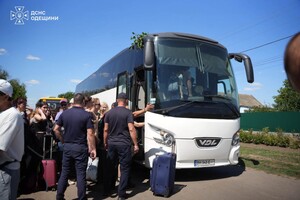 РФ во второй раз за день обстреляла поезд в Одесской области: нанесла удар по тепловозу (обновлено) фото 5