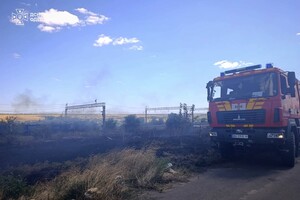 РФ во второй раз за день обстреляла поезд в Одесской области: нанесла удар по тепловозу (обновлено) фото 8
