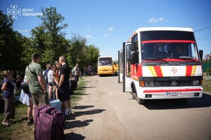 РФ во второй раз за день обстреляла поезд в Одесской области: нанесла удар по тепловозу (обновлено) фото 10