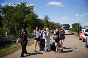 РФ во второй раз за день обстреляла поезд в Одесской области: нанесла удар по тепловозу (обновлено) фото 12