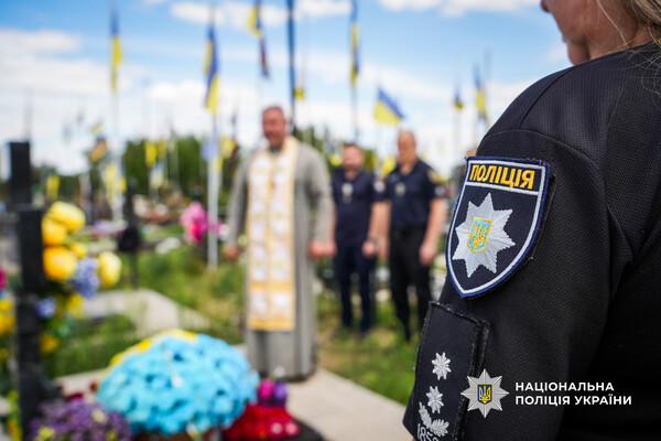 Отдал жизнь за Украину: в Одесской области почтили память погибшего полицейского фото 2